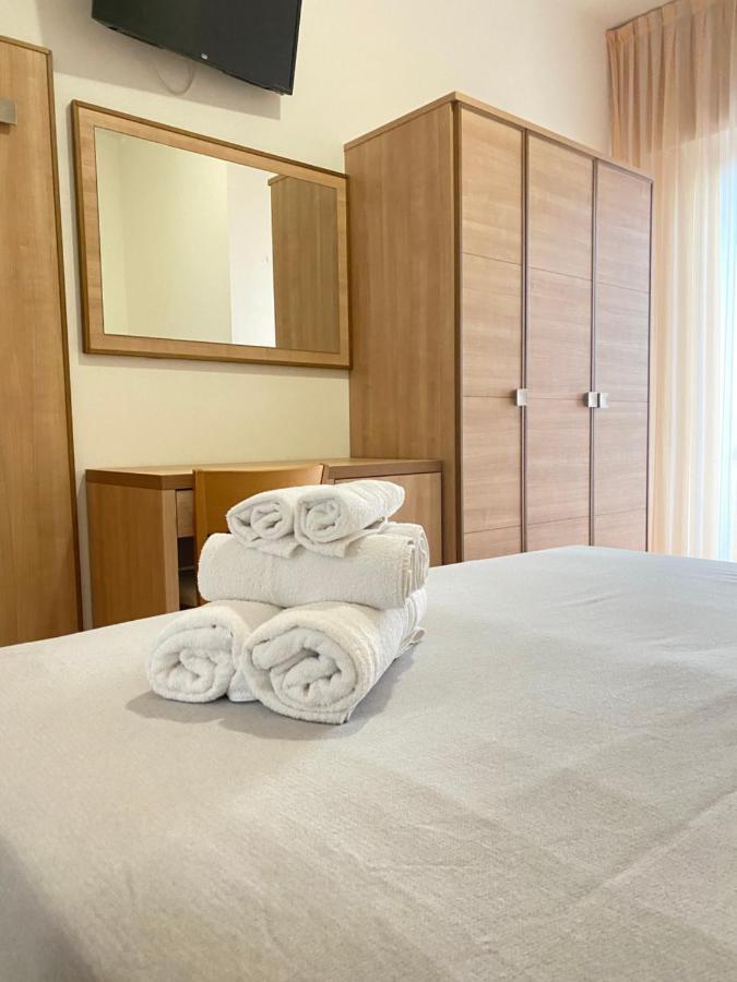 Hotel Ravello Da Lorenzo E Moira Adults Only 里米尼 外观 照片